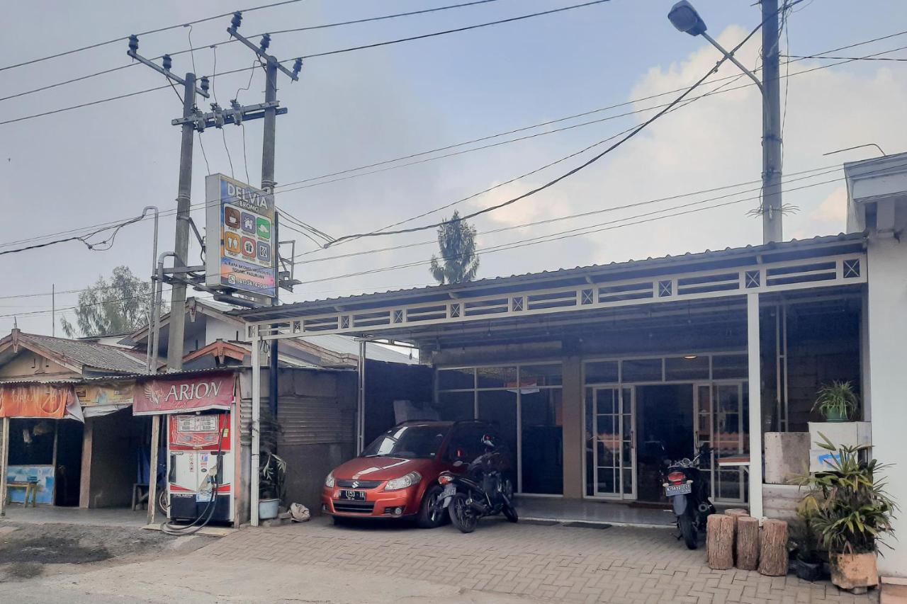 Delvia Bromo Homestay Mitra Reddoorz パスルアン エクステリア 写真