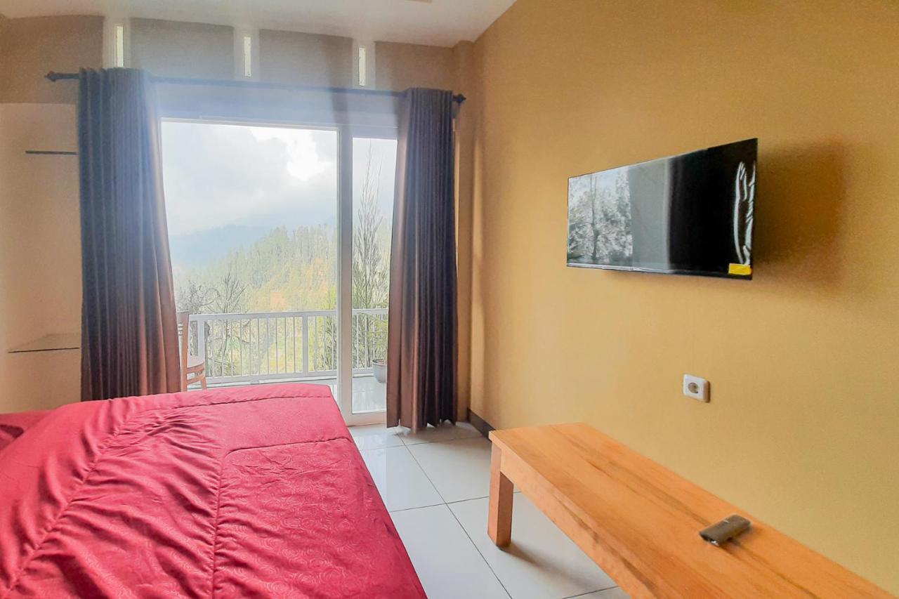 Delvia Bromo Homestay Mitra Reddoorz パスルアン エクステリア 写真